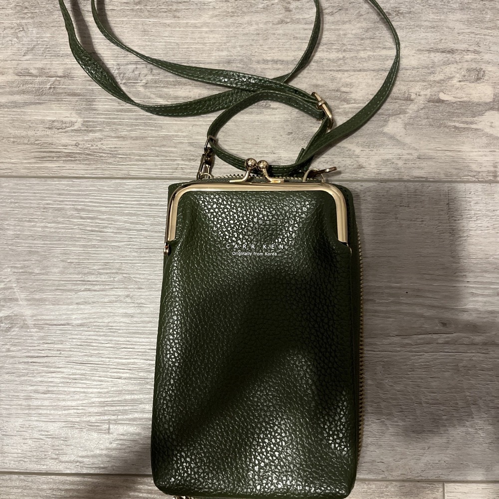 Carr Ken Women's Mobile Phone Handbag Wallet NEW w/o tags Green Gold Crossbody‎
